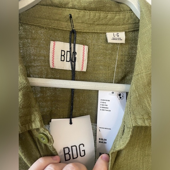 NWT Urban Outfitters|| Green Gauzy Crinkle Button down Size Large - Picture 4 of 6